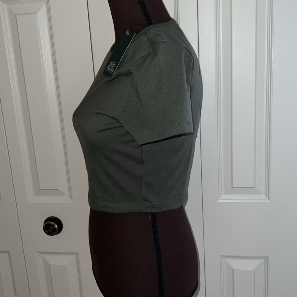 NWT Basic Green Crop Top short sleeve Tee (M) - Picture 2 of 4